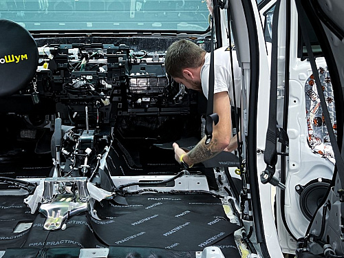 Шумоизоляция пола Тойота Фортунер