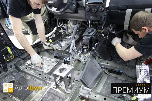 Клеим Шумофф Black Joker Тойоты Королла Е150