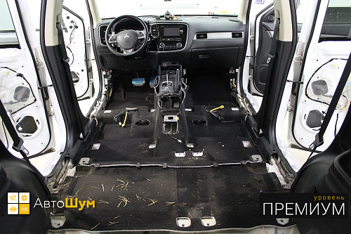 Грязный ковер Митсубиси Аутледер