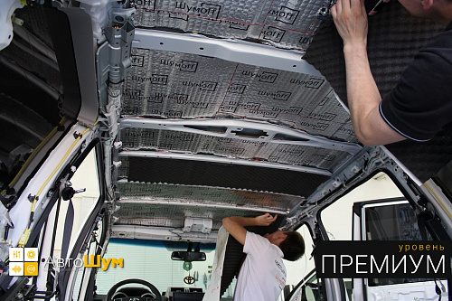 Клеим Шумофф Герметон 7 на крышу Тойоты Ленд Крузер Прадо 150.