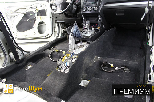 Пылесосим ковер Субару Форестер