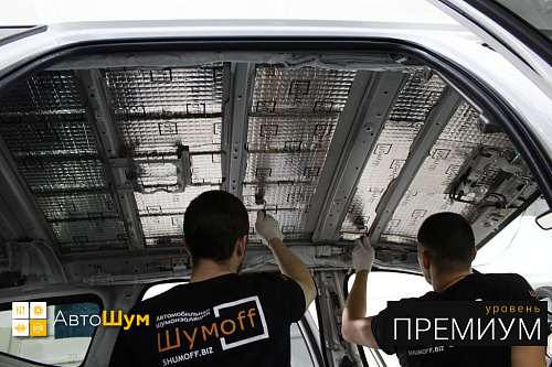 Клеим виброизоляция на крышу Митсубиси Паджеро Спорт