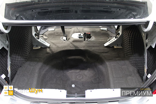 Клеим шумоизоляцию в багажник Джили Эмгранд