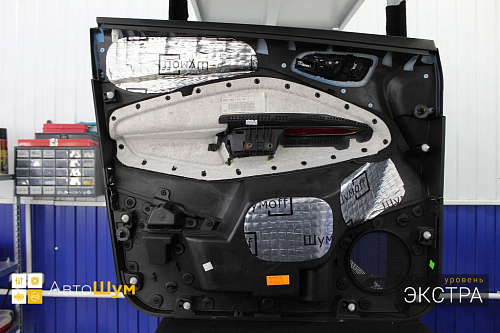 Оклеиваем шумоизоляцией дверную обшивку Форд Куга