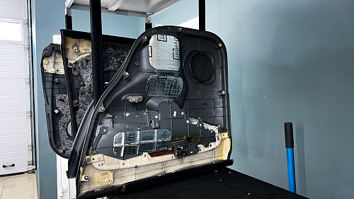 Виброизоляция дверной обшивки Тойота Ленд Крузер Прадо 120