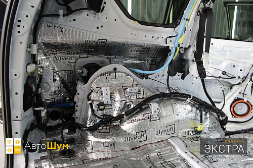 виброизоляция багажника Тойоты Ленд Крузер Прадо 150