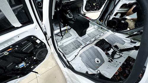 Штатная шумоизоляция Киа К3