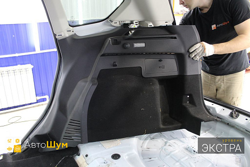 Разбираем багажник Форд Куга