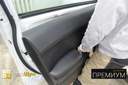 Снимаем дверную обшивку киа церато.