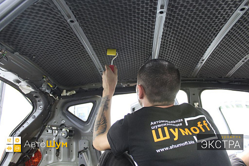 Клеим шумопоглотитель на крышу Ниссан Кашкай Джи10