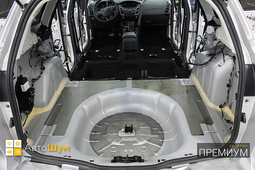 Разбираем багажник Форд Фокус