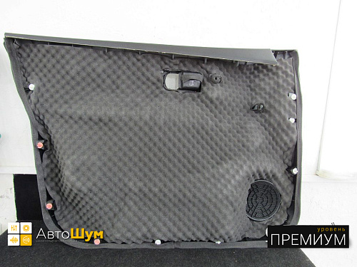 Клеим Шумофф Absorber А15 на обшивку двери Ниссан Кашкай.