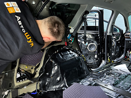 Шумоизоляция багажника и арок Хёндай Санте Фе