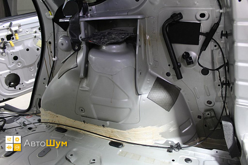 Штатная шумоизоляция арок Рено Дастер