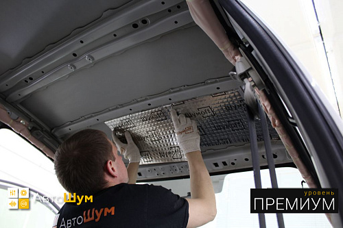 Клеим виброизоляцию Шумофф Joker Субару Форестер