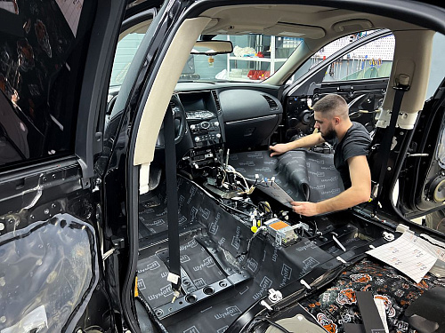 Шумоизоляция пола Инфинити ФХ35