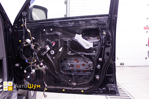 Клеим виброизоляцию в двери лексус лх 470