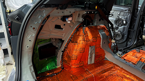 Виброизоляция багажника Джили Монжаро