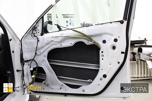 Шумоизоляция двери Мазды 6