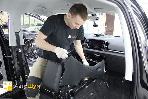 Разбираем салон Шкода Карок