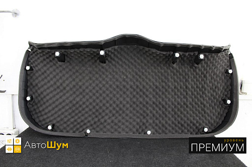 Шумоизоляция обшивки пятой двери Митсубиси Аутледер