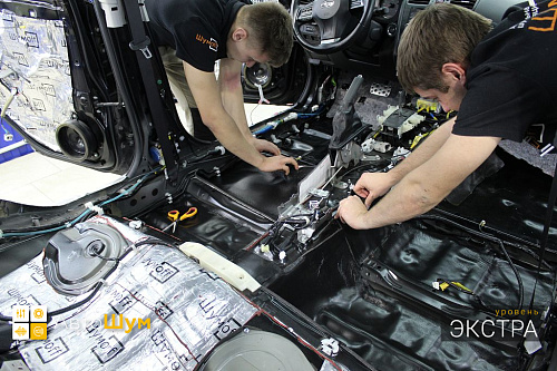 Клеим Шумофф Герметон 7Л на днище Субару ХВ