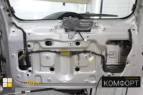 Виброизоляция пятой двери Сузуки Гранд Витары.