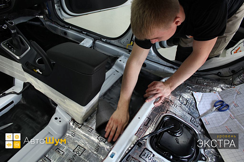 Клеим Шумофф Герметон 7Л на дно Хендай Солярис