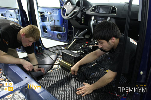 Клеим шумопоглотитель на днище УАЗ Патриот