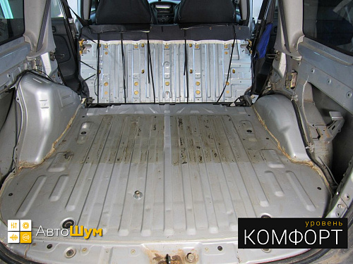 Заводская виброизоляция багажника Тойоты Пробокс.