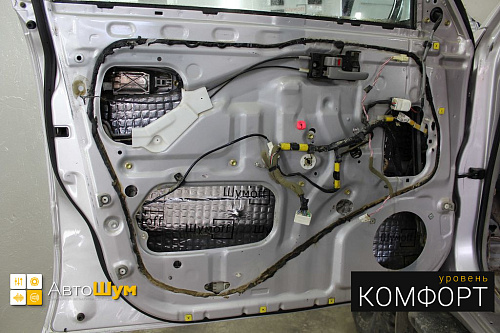 Виброизоляция дверей Тойоты Ленд Крузер.