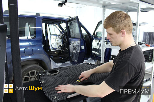 Оклеиваем шумопоглотителем обшивку двери УАЗ Патриот