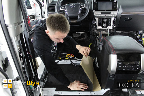 Клеим Practik Finish на пол Тойоты Ленд Крузер Прадо 150