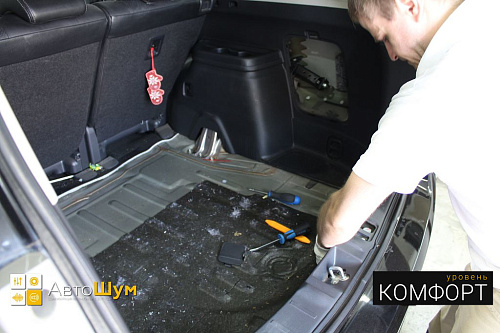 Разбираем багажник Митсубиси Аутлендер GF.