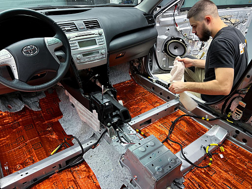 Виброизоляция пола Тойота Камри