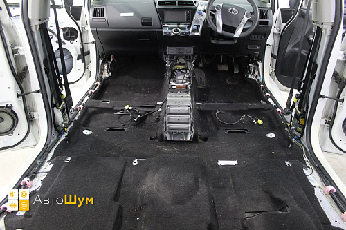 Разбираем салон Тойота Приус