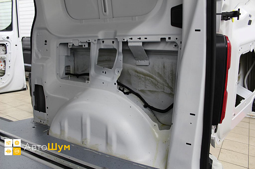 Разобранный багажник Пежо Эксперт