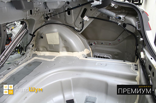 Заводская виброизоляция на арках Тойоты Камри XV70