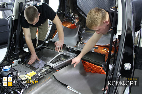 Шумоизоляция пола Ниссан Лиф.