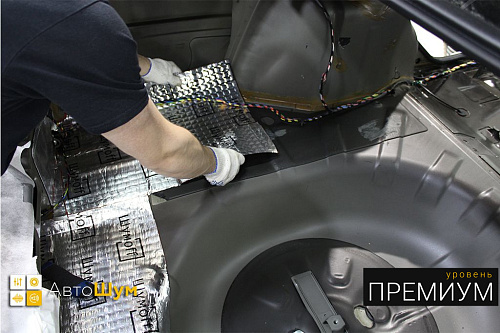 Клеим виброизоляцию в багажник Датсун Он До