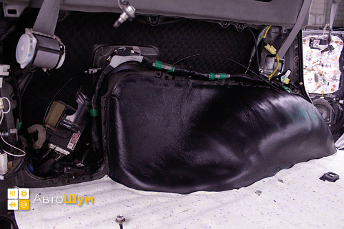 Шумоизоляция арок Лексус ЛХ 470