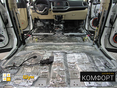 Виброизоляция пола Тойоты Хайлендер.