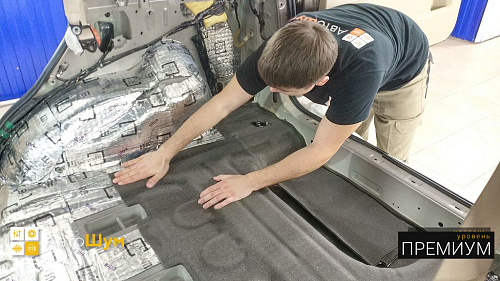 Клеим на дно багажника Noise Stop 4 Сузуки Гранд Витары