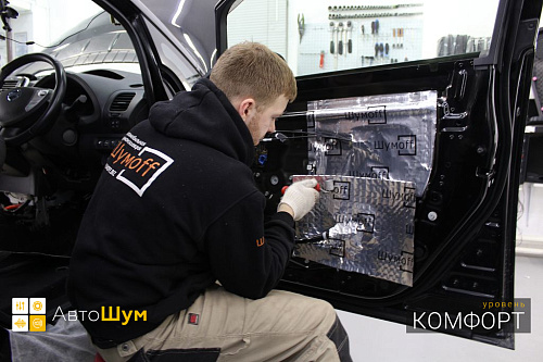 Оклеиваем технологические отверстия Ниссан Лиф.