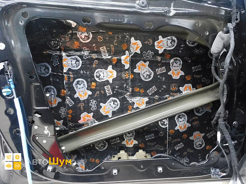 Готовый слой Шумофф Комфорт 6 на двери БМВ Х5