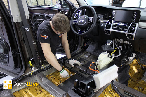 Клеим виброизоляцию на пол Киа Соренто