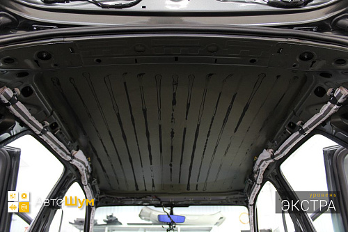 Демонтаж штатной шумоизоляции крыши Ауди Ку3