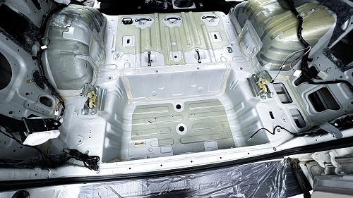 Штатная шумоизоляция багажника Митсубиси Паджеро