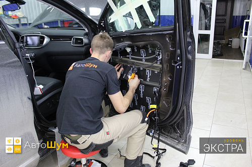 Клеим Шумофф Комфорт 6 вторым слоем внутрь двери.