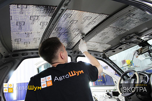 Клеим виброизоляцию Шумофф L3 на крышу Датсун Он До